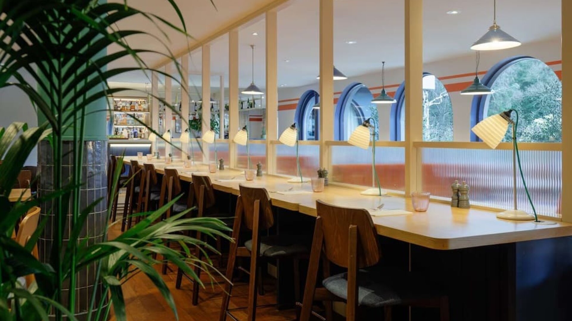 Dining area perfect for coworking at Hilton Cobham.