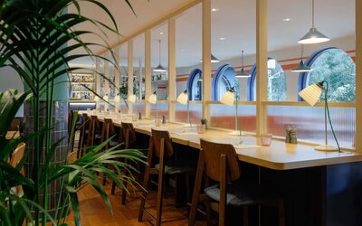 Dining area perfect for coworking at Hilton Cobham.