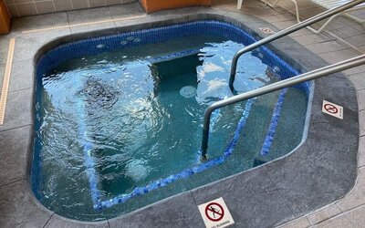 Spa and jacuzzi at Baymont By Wyndham Pella.