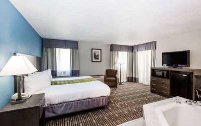 King room with natural light at Baymont By Wyndham Pella.