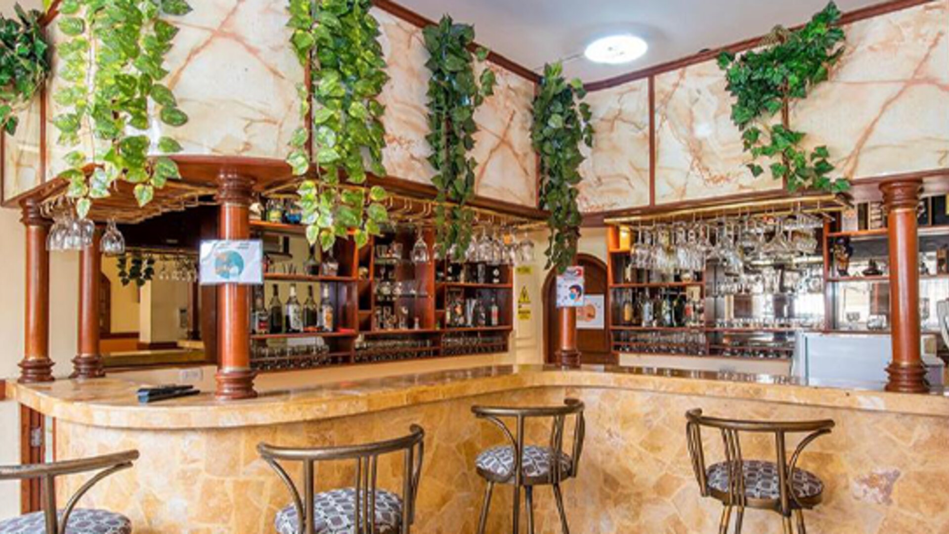 Manhattan Inn Airport Hotel