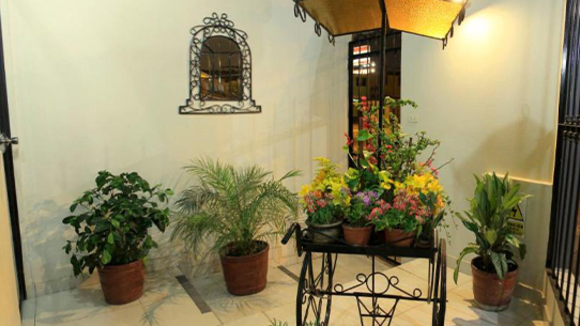 Manhattan Inn Airport Hotel