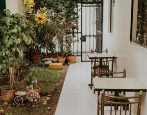 Manhattan Inn Airport Hotel