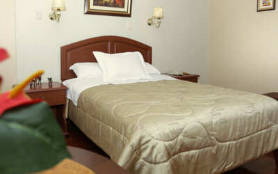 Manhattan Inn Airport Hotel