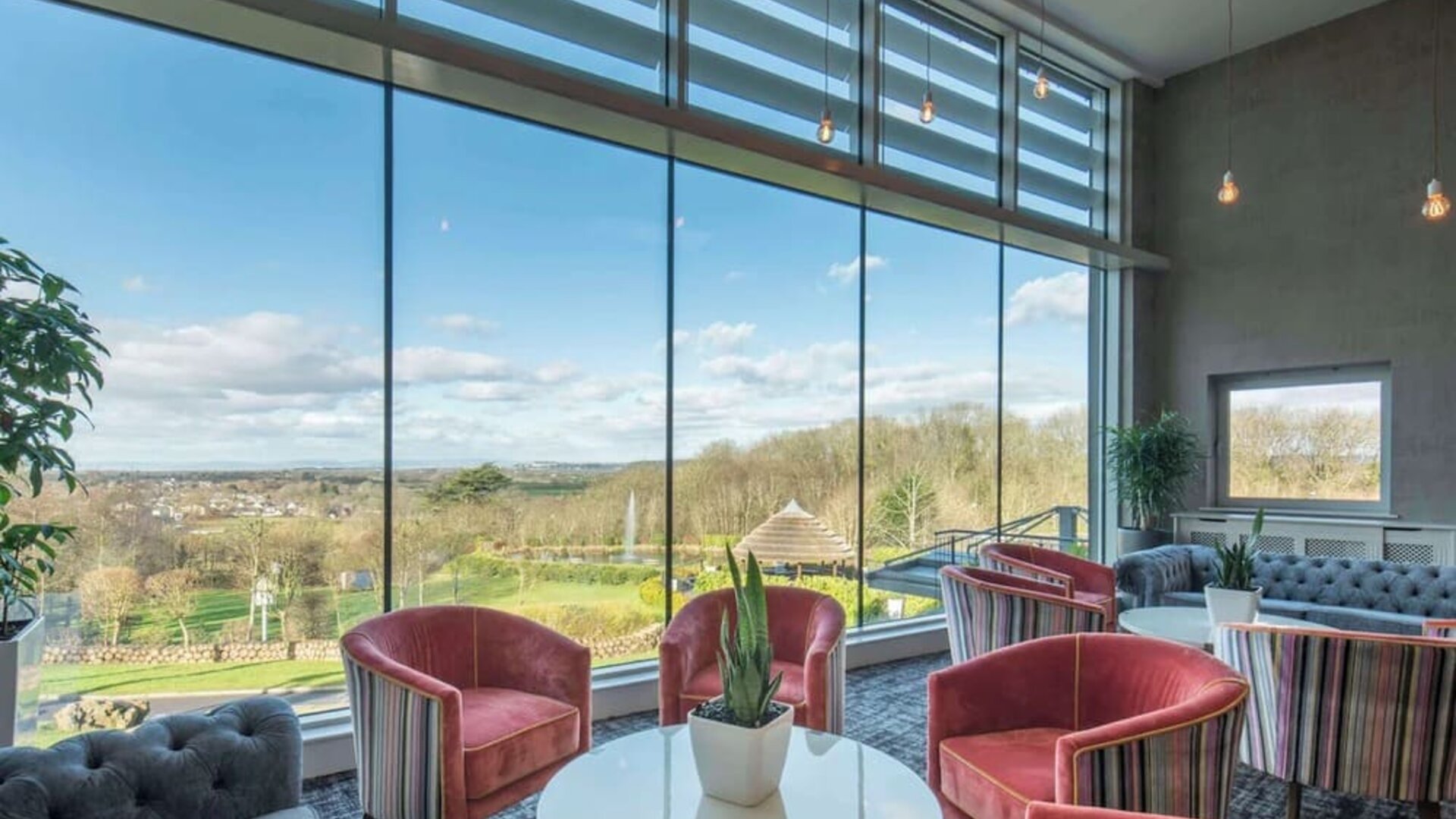 Lobby and coworking lounge at DoubleTree By Hilton Bristol South - Cadbury House.
