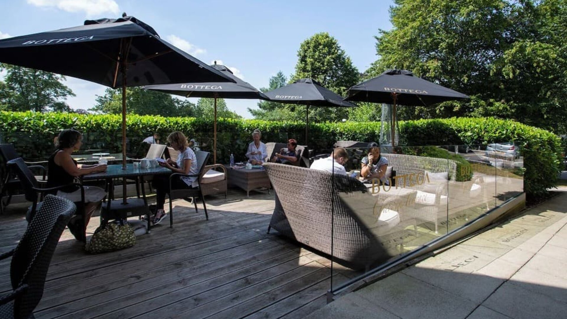 Alfresco dining perfect for coworking at DoubleTree By Hilton Bristol South - Cadbury House.