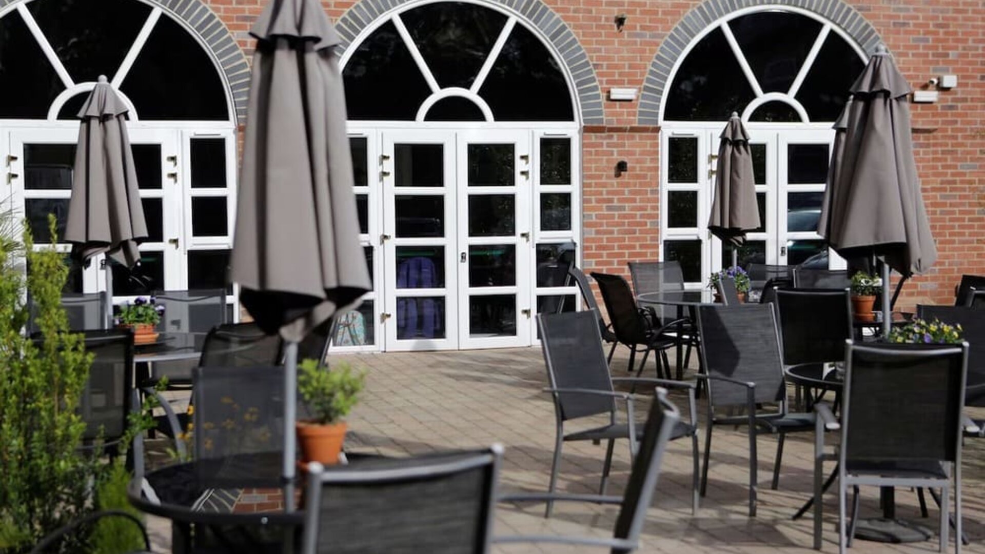 Courtyard ideal for coworking at DoubleTree By Hilton York.