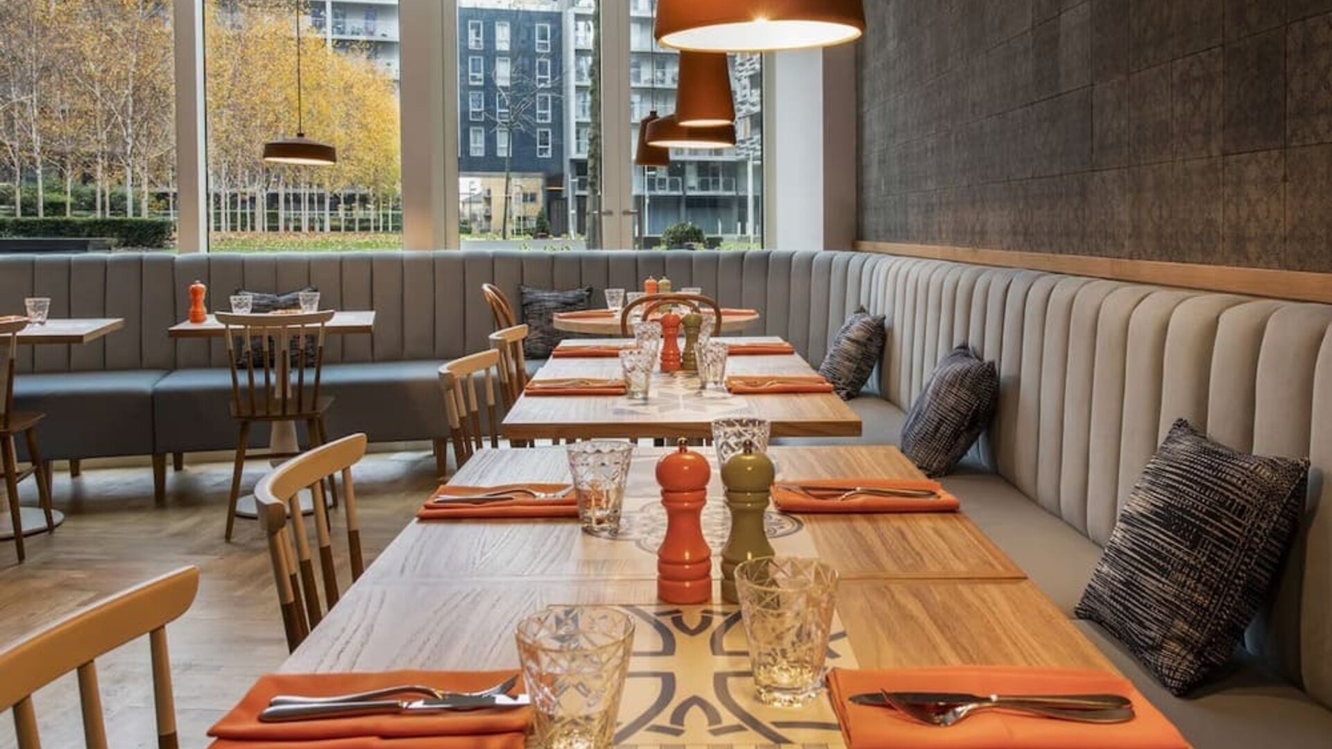 Spacious dining area perfect for coworking at Lincoln Plaza London, Curio Collection By Hilton.
