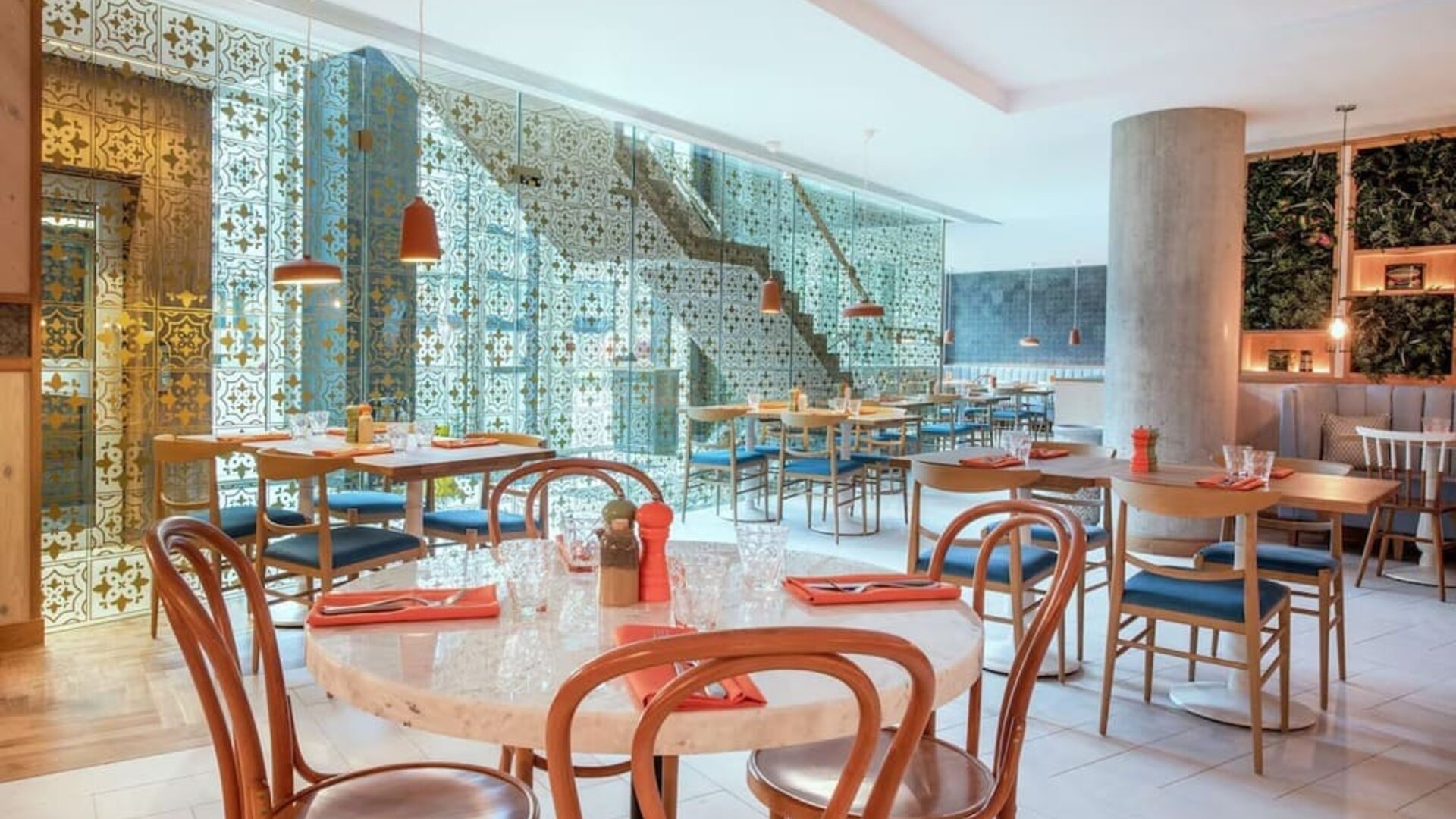 Spacious dining area perfect for coworking at Lincoln Plaza London, Curio Collection By Hilton.