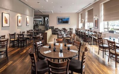 Dining area perfect for coworking at DoubleTree by Hilton Swindon.