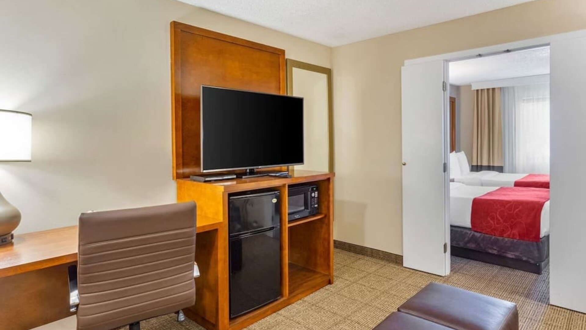 Spacious king room with TV at Comfort Suites Oakbrook Terrace.