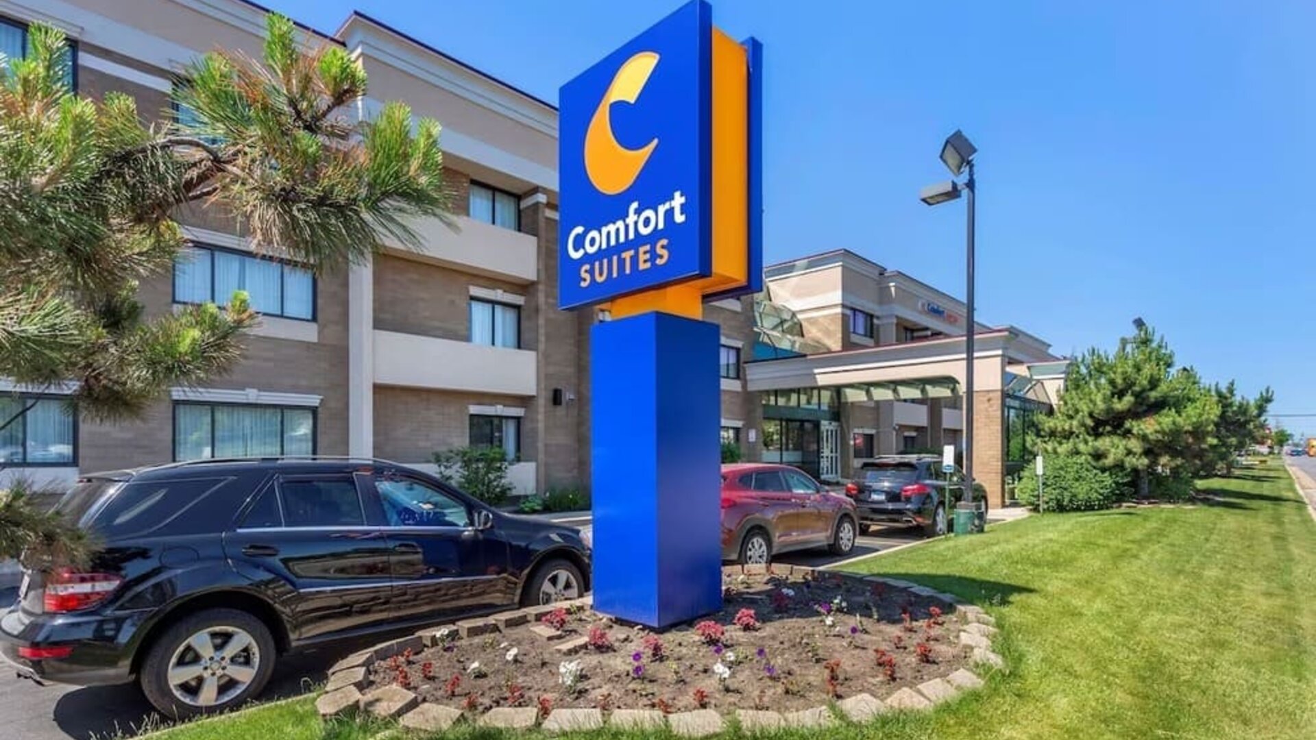 Parking available at Comfort Suites Oakbrook Terrace.