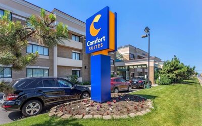 Parking available at Comfort Suites Oakbrook Terrace.