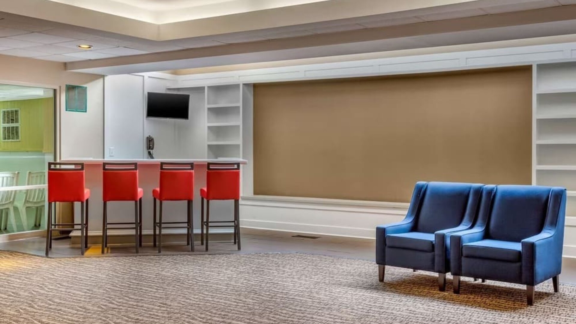 Hotel bar at Comfort Suites Oakbrook Terrace.