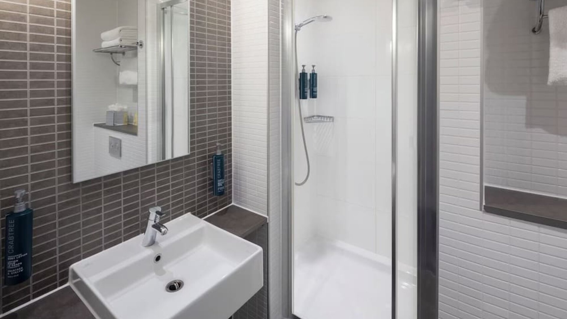 Guest bathroom with shower at DoubleTree By Hilton Leeds City Centre.