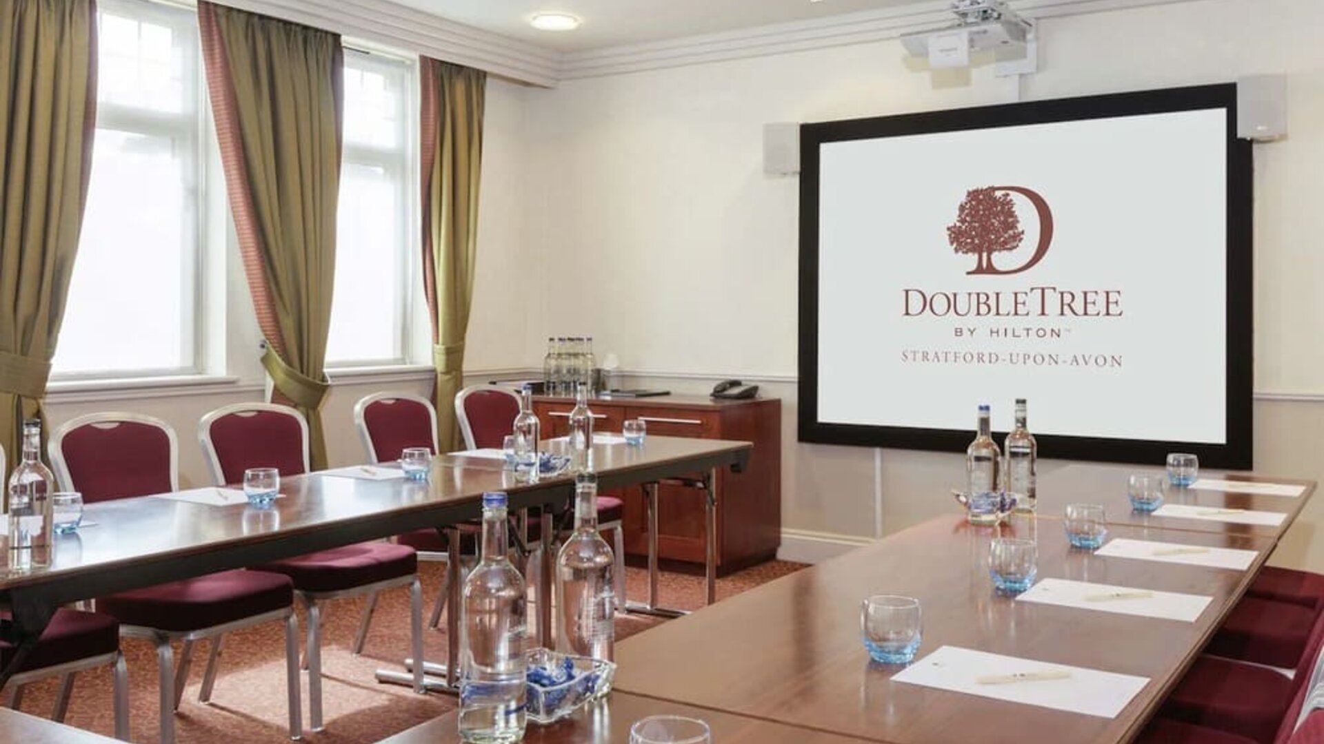 Professional meeting room at DoubleTree By Hilton Stratford-upon-Avon.