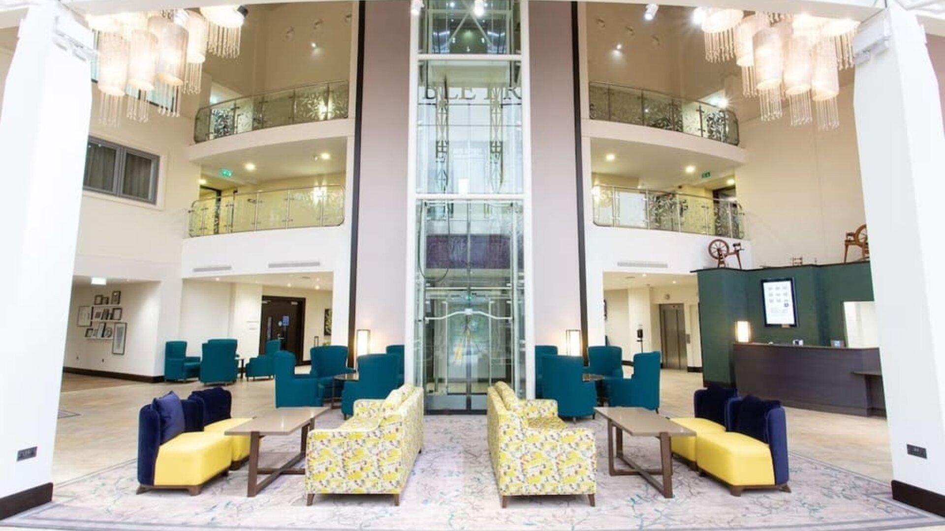 Lobby and coworking lounge at DoubleTree By Hilton Nottingham - Gateway.