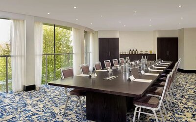 Professional meeting room at DoubleTree By Hilton Nottingham - Gateway.