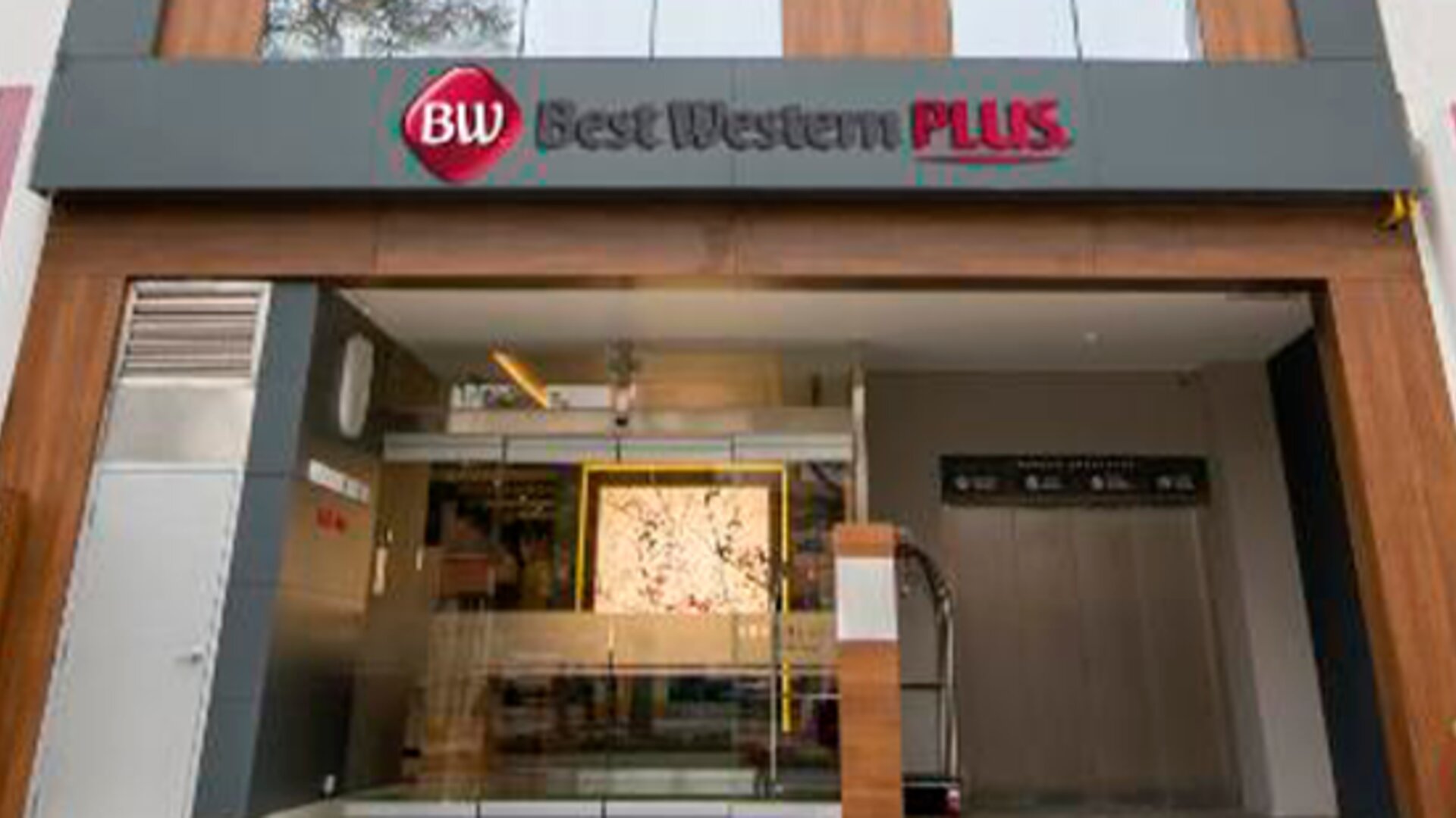 Best Western Plus Urban Larco Hotel