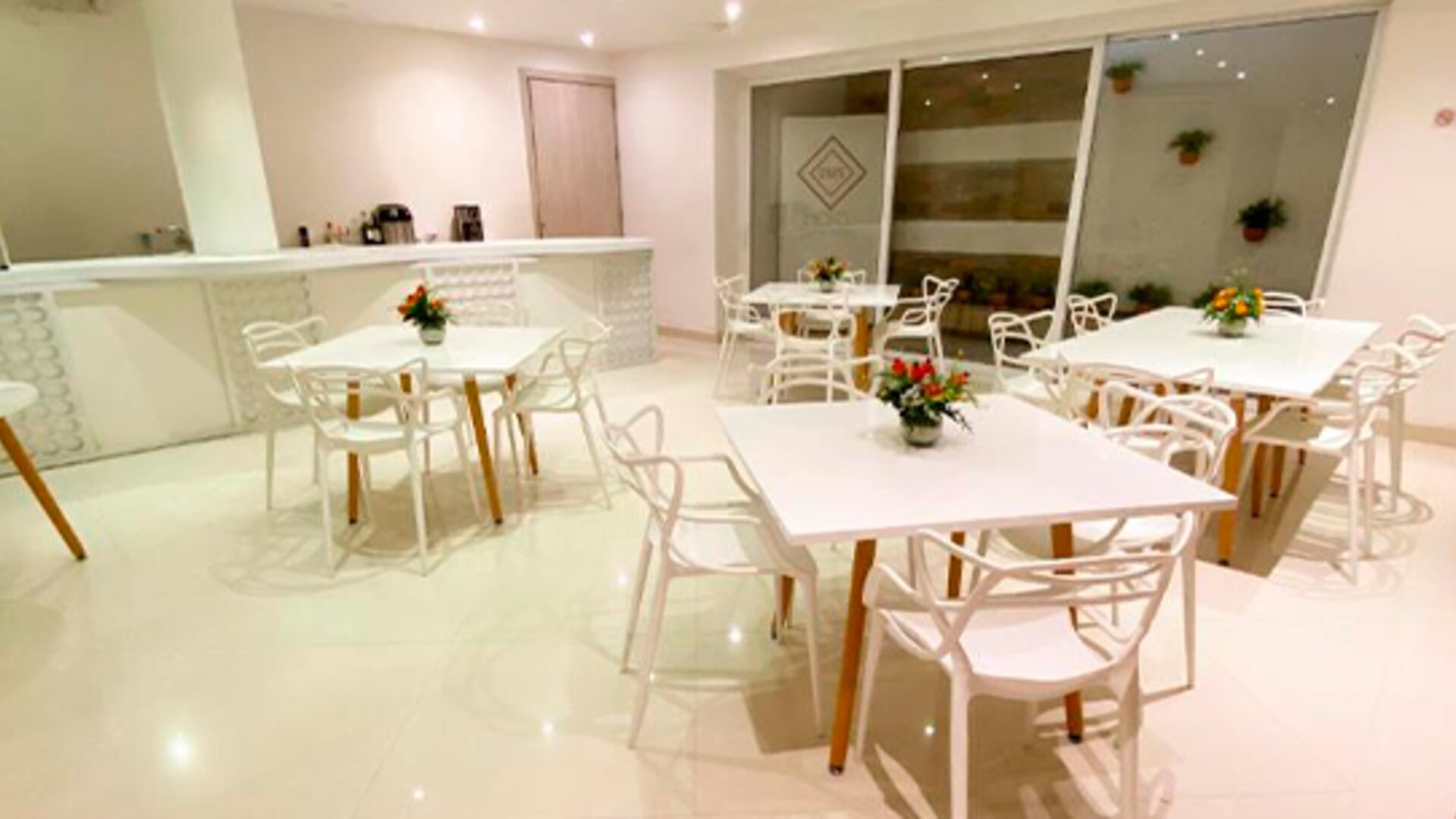 Hotel 1525 By GEH Suites