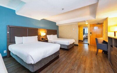 Queen beds at Grand Park Hotel & Suites Downtown Vancouver.