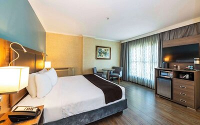 Romantic king room with TV at Grand Park Hotel & Suites Downtown Vancouver.