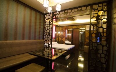 King room at Victoria Court Suites.