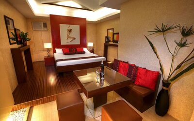 Romantic king room at Victoria Court Suites.