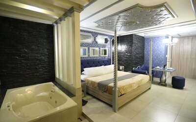 King room with jacuzzi tub at Victoria Court Suites.