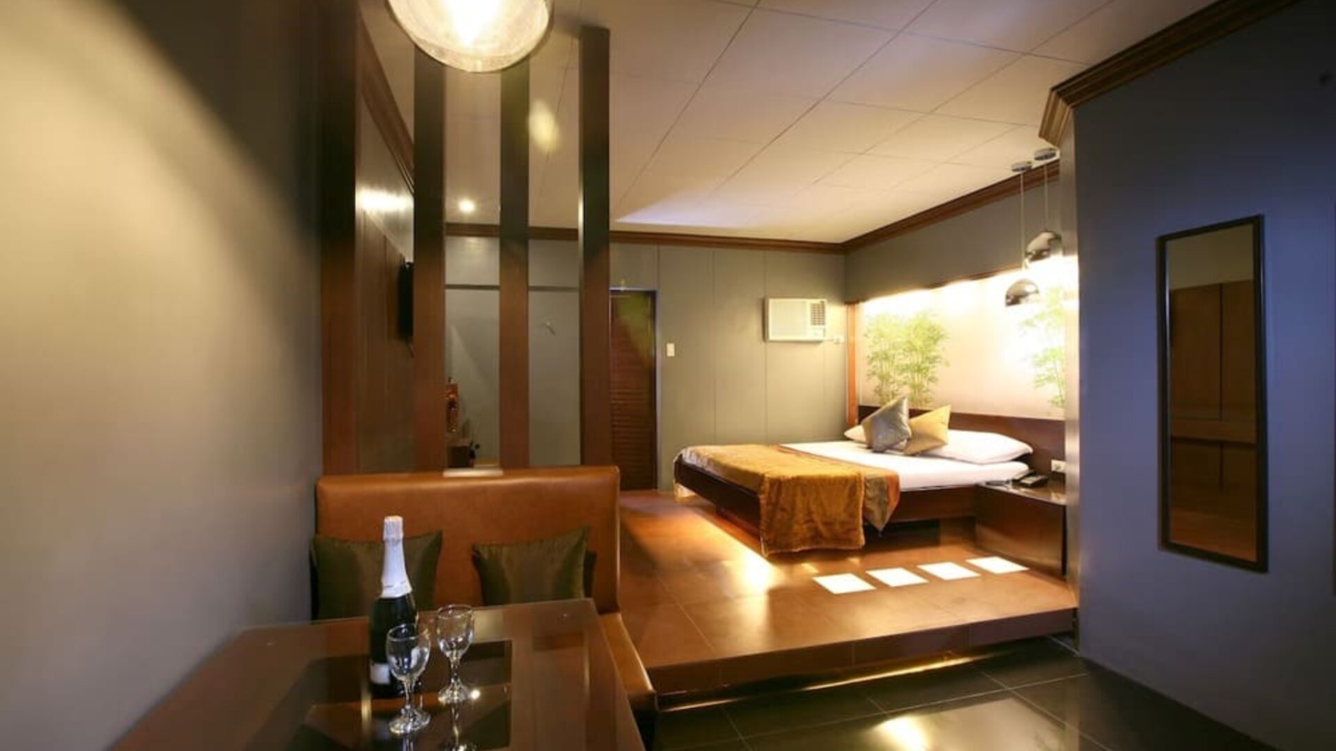 Romantic day room at Victoria Court Suites.