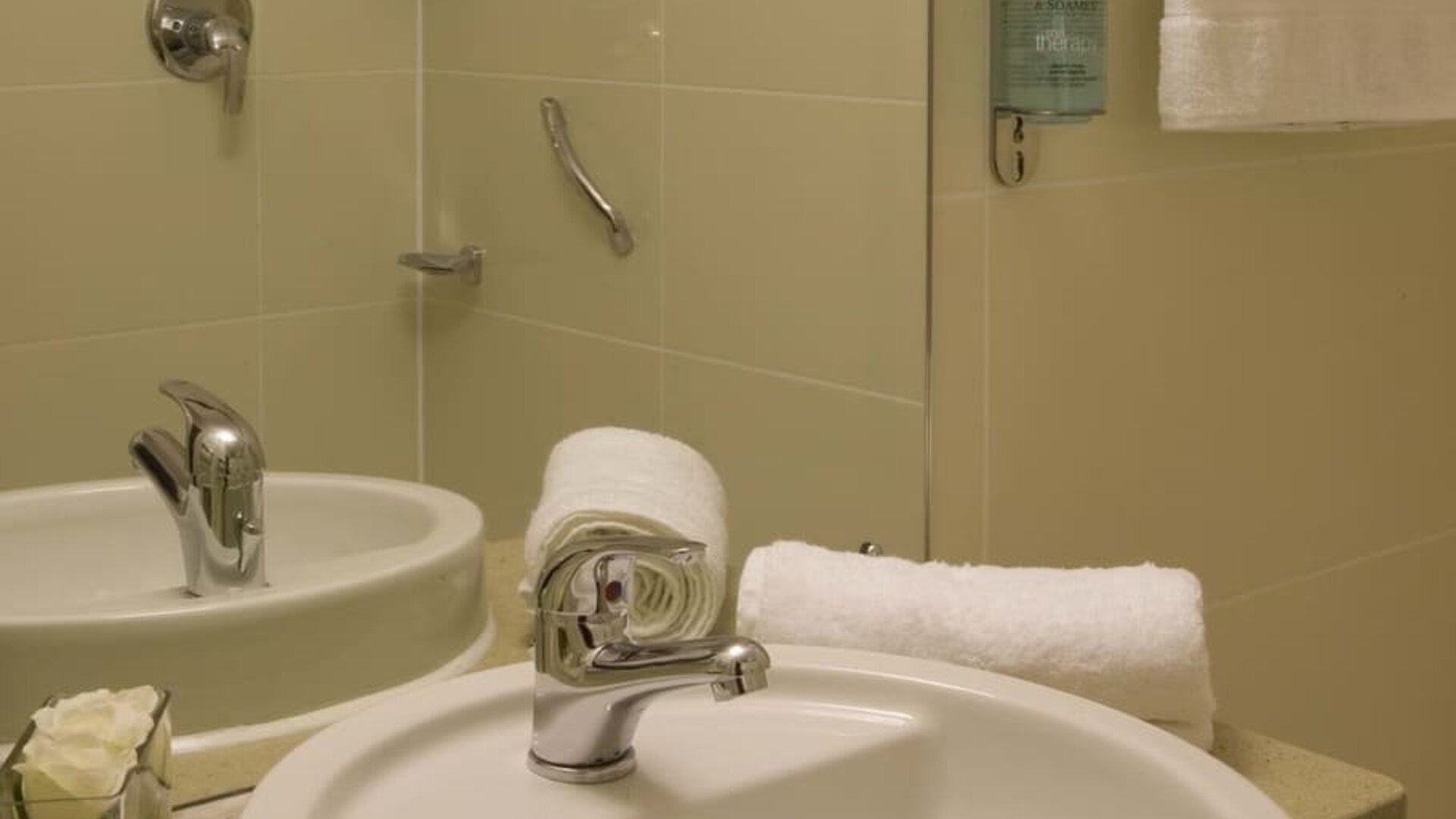 Guest bathroom with shower at Leonardo Hotel Aberdeen.