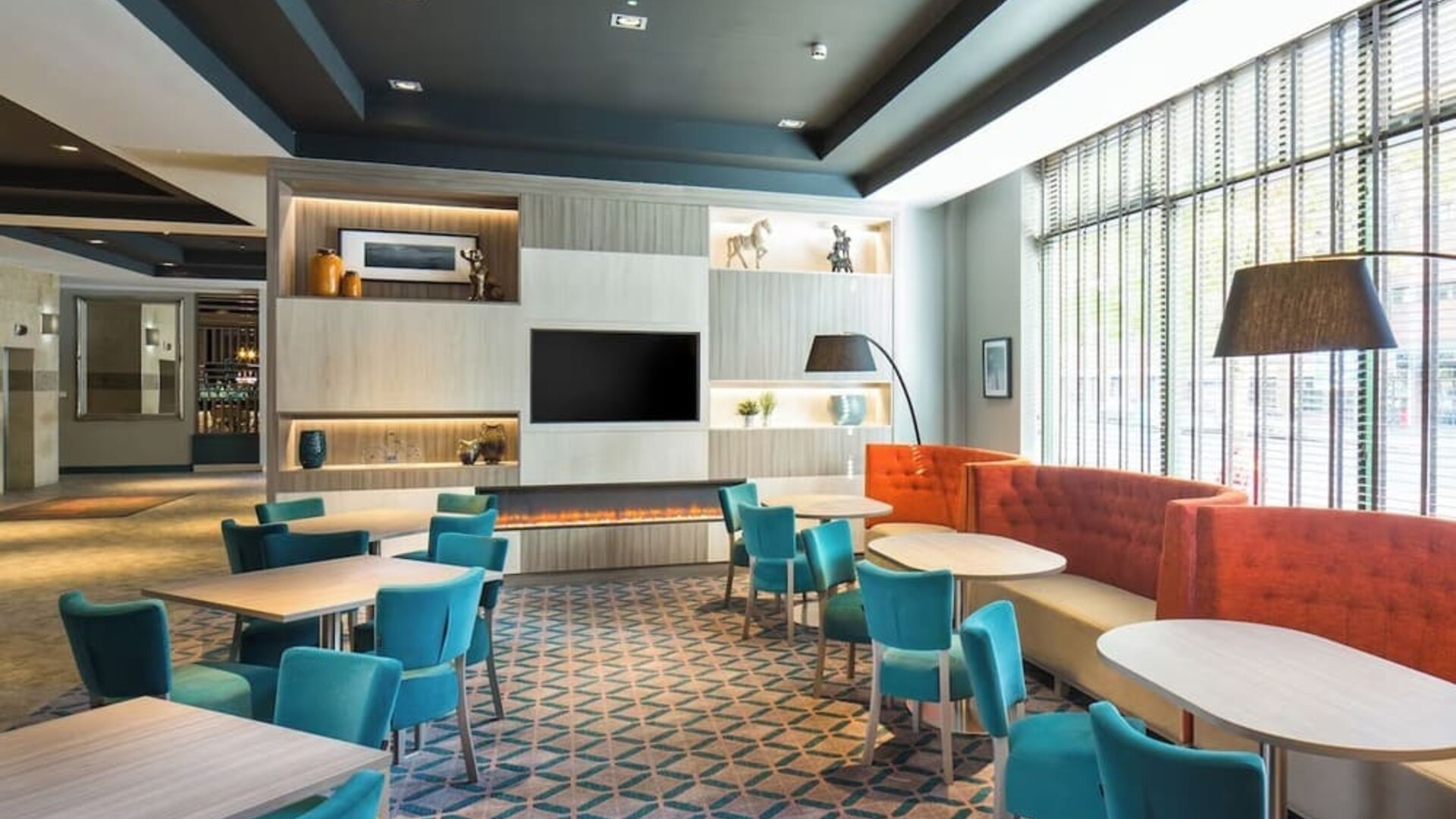 Dining area perfect for coworking at Leonardo Hotel Belfast.