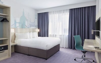 Day use room with work desk at Leonardo Hotel London Croydon.