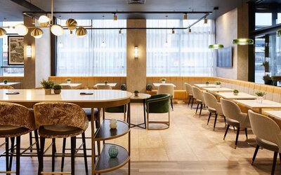 Dining area perfect for coworking at Leonardo Royal Hotel Glasgow.