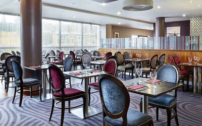 Dining area perfect for coworking at Leonardo Hotel Newcastle Quayside.
