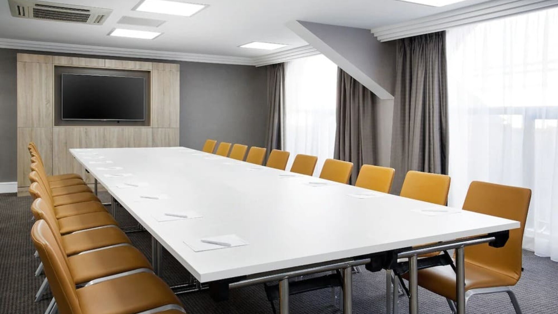 Professional meeting room at Leonardo Hotel And Conference Venue Hinckley Island.