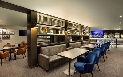 Hotel bar perfect for coworking at Leonardo Hotel And Conference Venue Hinckley Island.