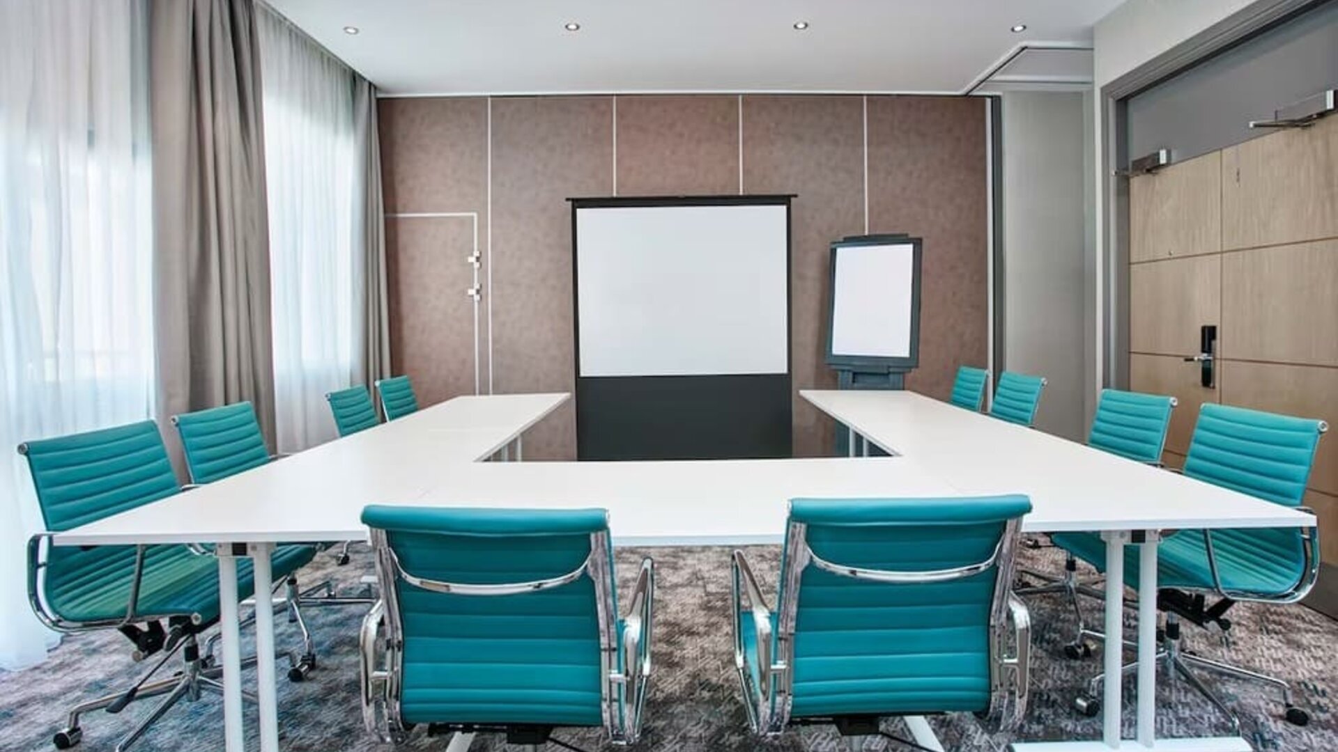 Professional meeting room at Leonardo Royal Hotel Oxford.