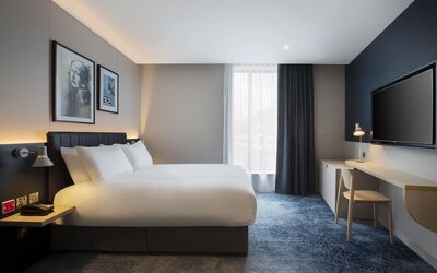 Day use room with natural light at Leonardo Hotel Bristol City.
