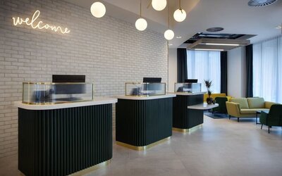 Lobby and coworking lounge at Leonardo Hotel Bristol City.
