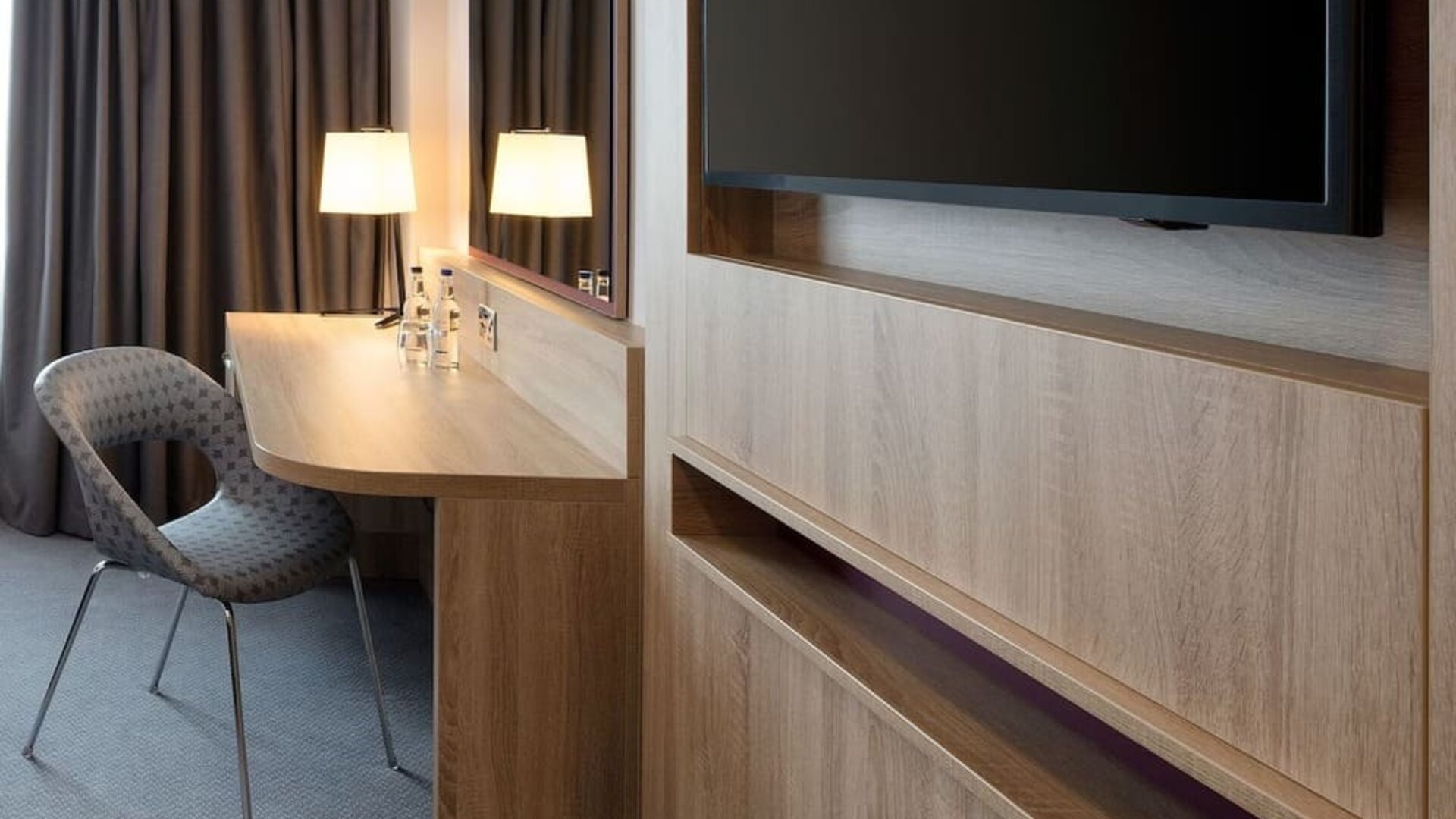 Hotel work desk at Leonardo Hotel London Watford.