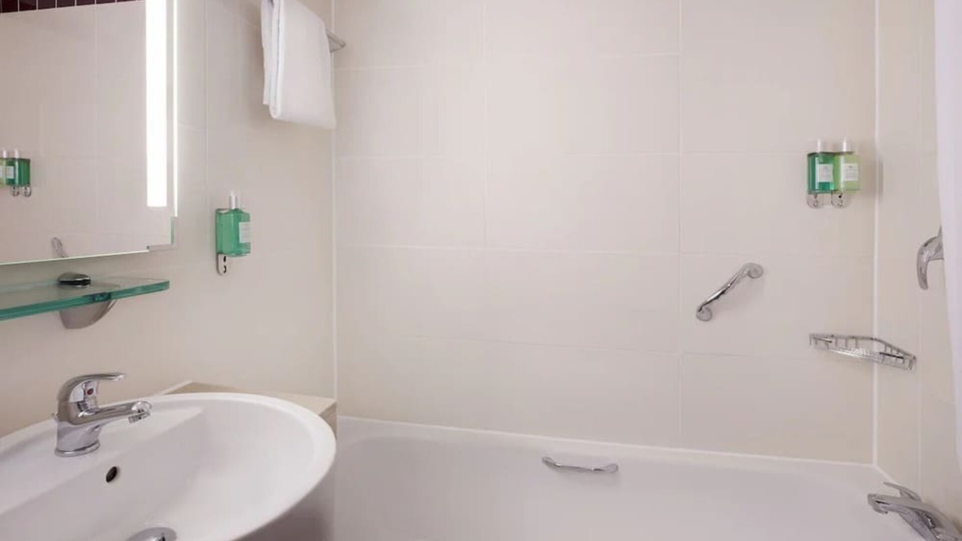 Private guest bathroom at Leonardo Hotel London Watford.