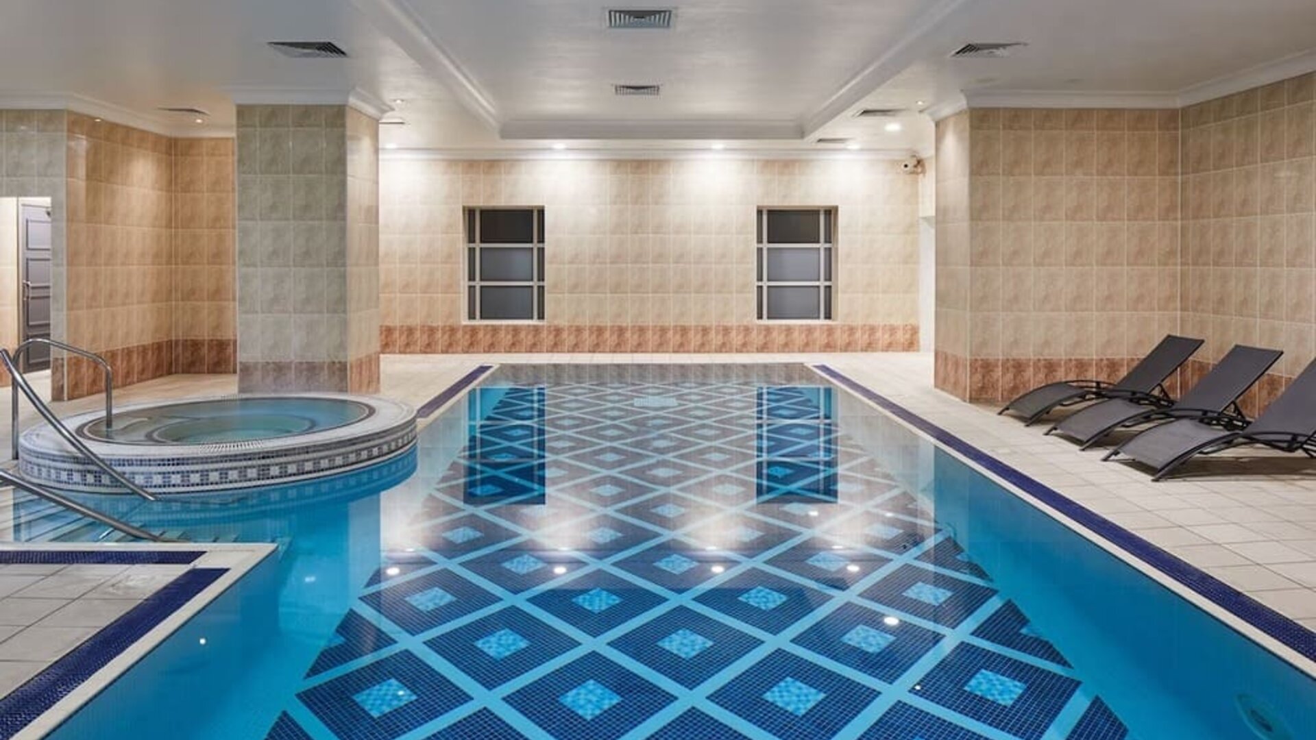 Indoor pool at Leonardo Hotel Middlesbrough.