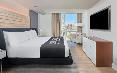 King room at Hotel Zena Washington DC.