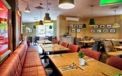 Dining area perfect for coworking at Leonardo Royal Hotel Edinburgh Haymarket. 