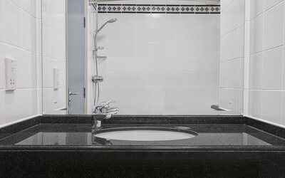 Private bathroom at Leonardo Hotel East Midland Airport.