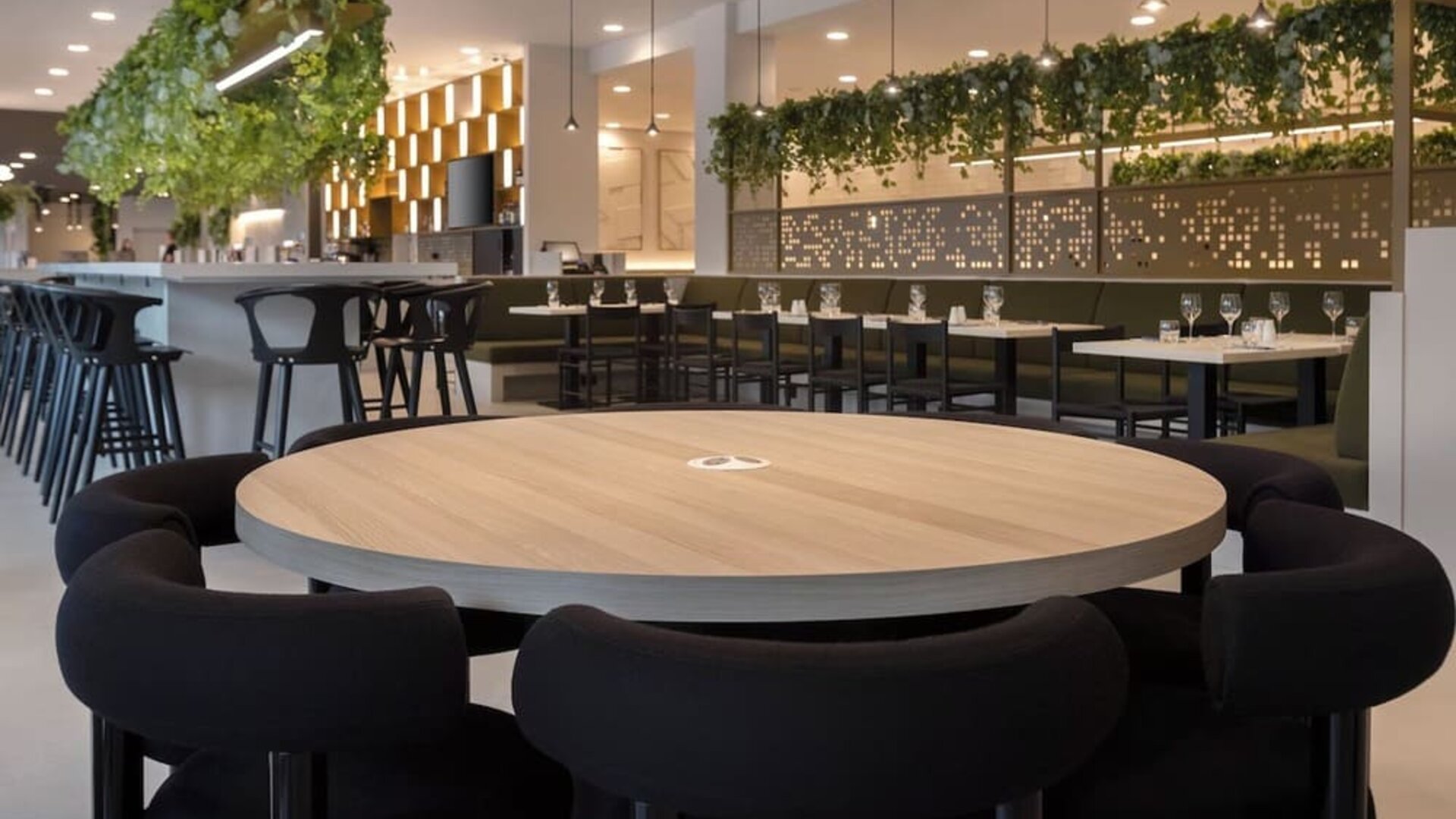 Dining area perfect for coworking at Leonardo Hotel Manchester Piccadilly. 