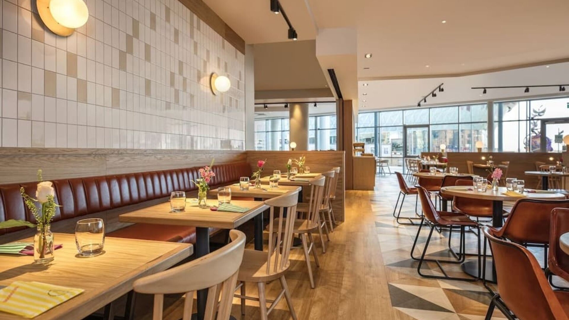 Dining area perfect for coworking at Leonardo Hotel Liverpool.