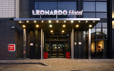 Hotel entrance at Leonardo Hotel Southampton.