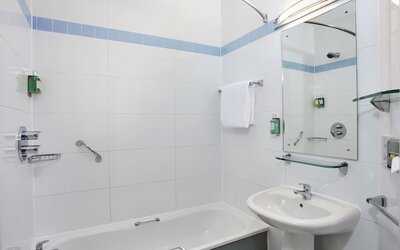 Private bathroom at Leonardo Hotel Southampton.